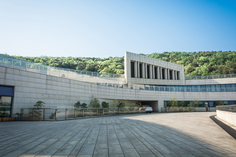 Image of a hospital foundation with base isolators